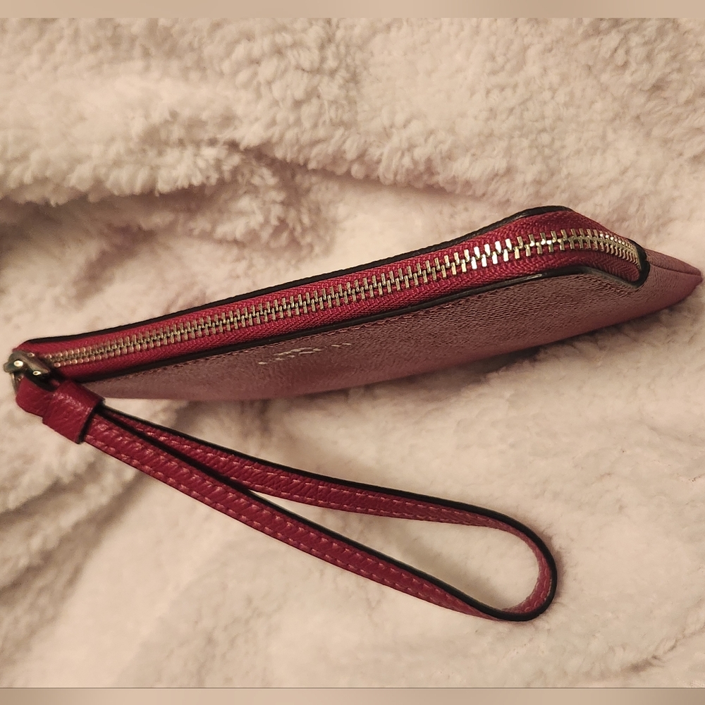 Coach Corner Zip Wristlet EUC - Picture 4 of 11